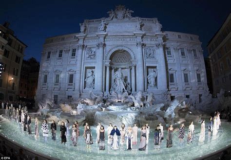 fendi trevi fountain fashion show|is the trevi fountain open.